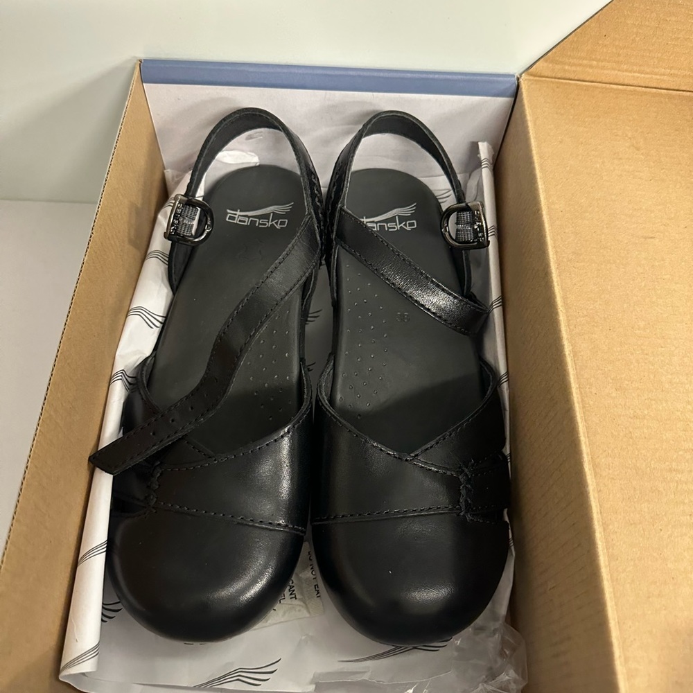 Dansko sz 8 women’s Maeve black